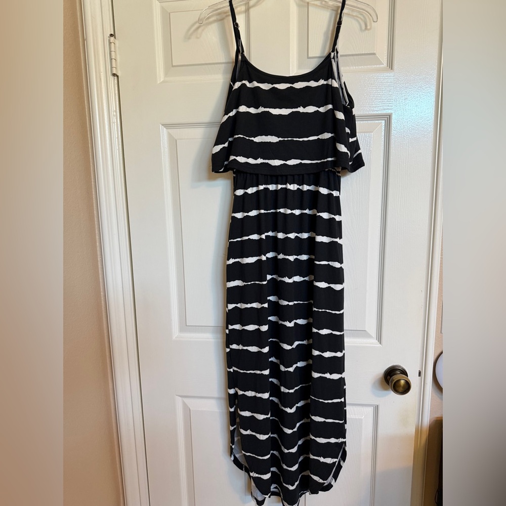 Black White Striped Maxi Dress Size Small Adjustable Straps Pockets Side Slits